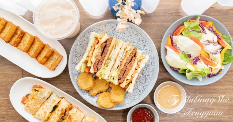 台中人氣老宅文青早午餐，炭烤土司口味超多，還有獨家披薩口味脆皮蛋餅好涮嘴！