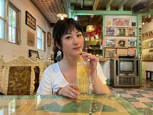 嘉義市北門驛│玉山旅社：是背包客棧也是咖啡館，超過70歲的木造旅社│咖啡廳、藝文活動空間、背包客棧【附菜單】