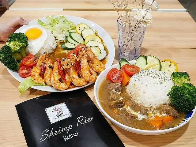 台北東區餐盒，咖哩蝦飯超特別，頭一次吃到讓人愛不釋手，蝦子貼心開背不沾手，週三蝦蝦日用餐免費加蝦-蝦粉Shrimp Rice