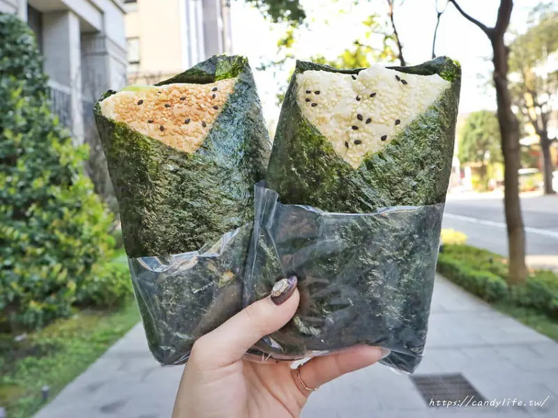 幸福苜蓿芽│學生激推必吃台中燒餅，燒餅海苔蹦出新滋味，晚來買不到！