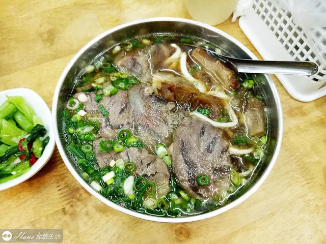 【台北中山】林東芳牛肉麵 | 八德路附近美食 不吃也可以的人氣排隊宵夜 必點招牌花干
