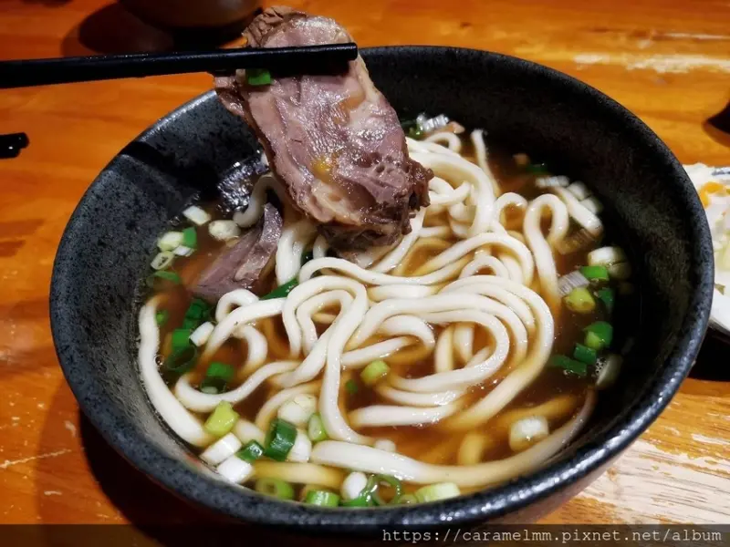 【台北中山】林東芳牛肉麵 台北牛肉麵 台北米其林指南 工業風裝潢 餘味無窮 林東芳牛肉麵菜單 近大潤發中崙店