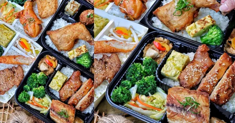 【台中食記】『好日子雙主菜便當』西屯區人氣平價便當店，配菜超澎湃雙主菜一次滿足最低80元起，雞豬魚牛蝦任你搭，還有提供百元會議便當、團體優惠、外送服務喔！