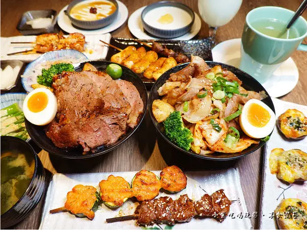 桃園蘆竹南崁美食【大河屋燒肉丼串燒南崁店】家庭聚餐美味日式燒肉丼飯、居酒串燒；慶生小酌空間寛敞(親子用餐有兒童套餐)料多味噌湯~自助無限續!外帶打88折。新開幕滿額送500元超值兌換券(食記+完整菜單