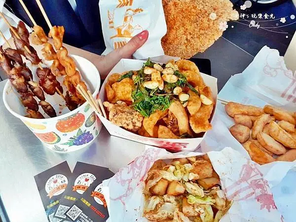 台南美食》赤崁樓周邊美食宵夜首選【白妞鹹酥雞】，涮嘴的炸蛋餅、小肉豆、鬆綿地瓜~別囉嗦，點就對了！