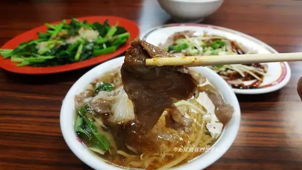 不用到斗六了彰化就吃得到魷魚嘴羮米粉。斗六嘴大王魷魚羹