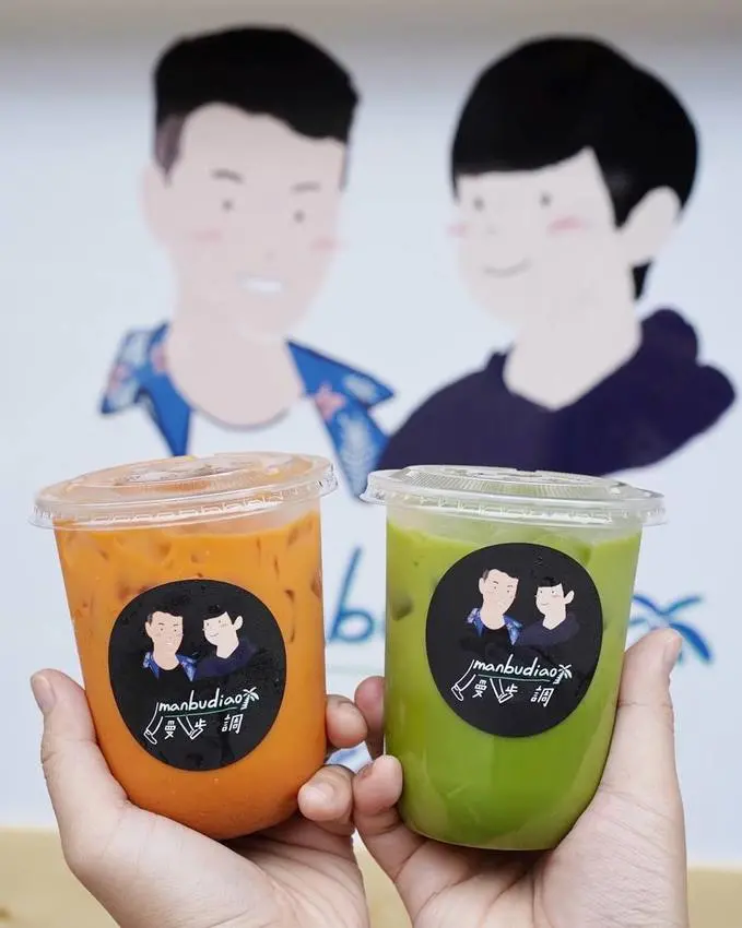 『曼步調泰式手沖茶飲』苗栗頭份建國路上新開幕文青風泰奶專賣店，由兩位年輕人創立的小攤子！ - 阿華田的美食日記