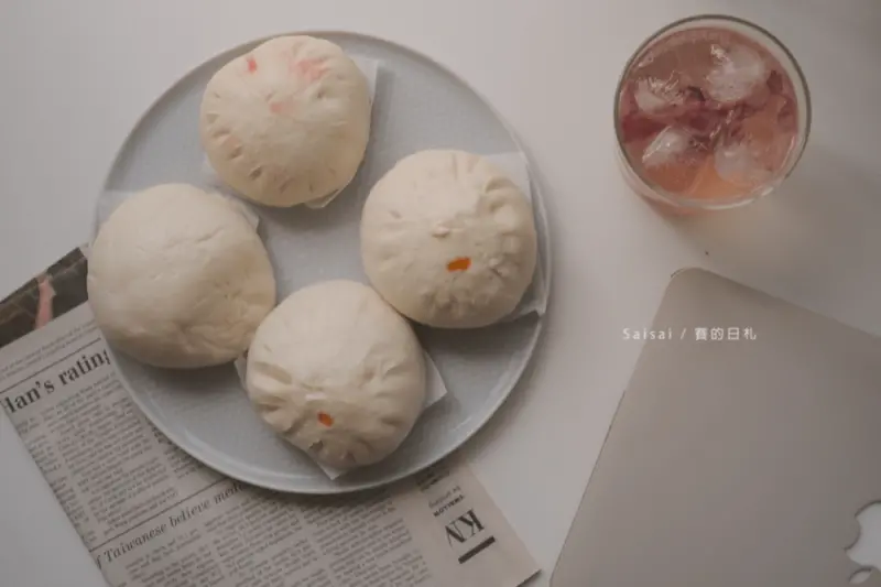 安記3Q手作鮮肉包｜台中北區小吃｜推薦蛋黃包、紅豆包。鬆軟中帶有一點Q度層次的外皮，推薦！