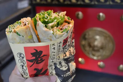 【內湖美食】老大爺煎餅果子 北京烤鴨原味再升級 脆度破表超大size 還有外送服務超便利！