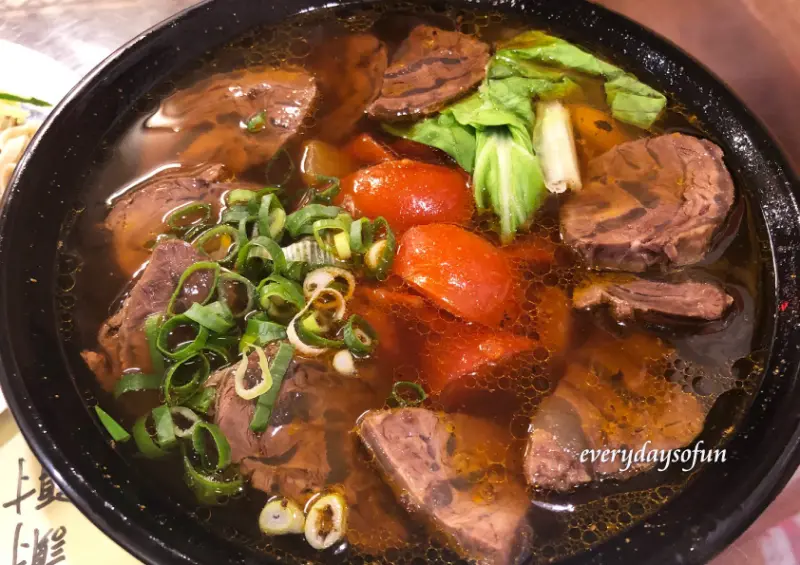 ∥嘉義食記∥正川味牛肉麵，在嘉義也能吃到！嘉義市西區/麻辣牛肉麵/水餃/紅油抄手/滷味