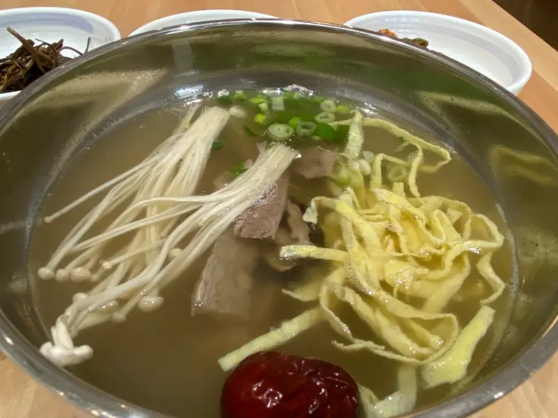 【台中 韓食】首爾宴家서울연가，很少見的韓系家庭料理。清燉牛肉大骨，韓國的印象突破！清淡也可以很好吃！