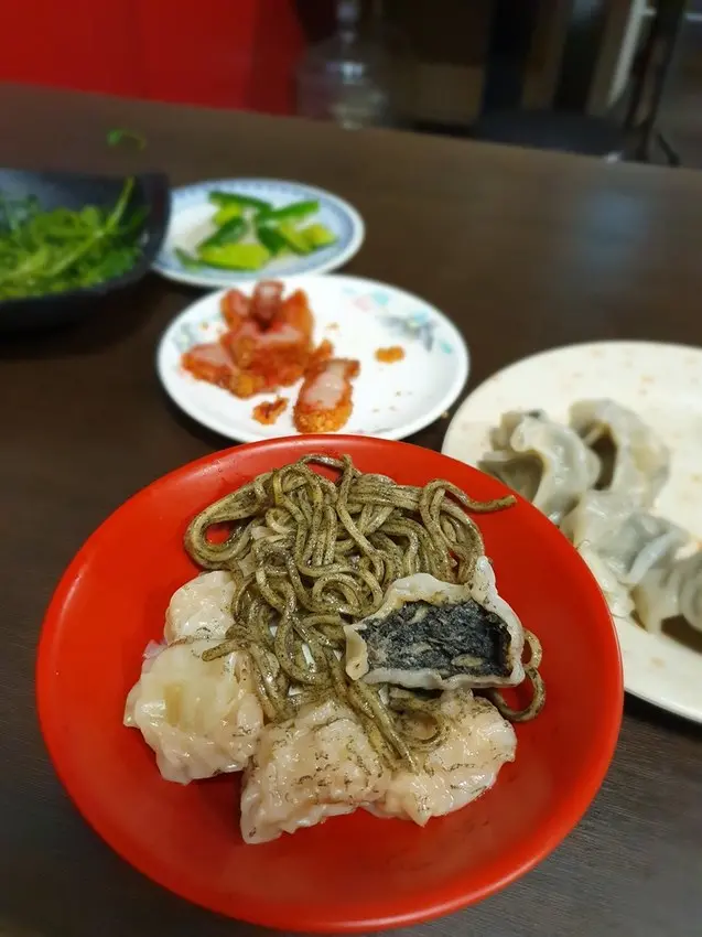 (胖樺食記)台北中山區推薦必吃「四鄉五島馬祖麵店」/ 24小時營業/黑心水餃黑醬麵/遼寧街美食/完整菜單