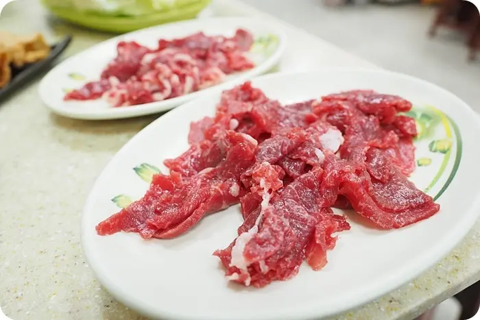 ▋台南美食 ▋松大沙茶豬牛肉爐。沙茶醬神美味，溫體牛肉軟嫩鮮甜，讓你冬天暖胃，夏天暖心！