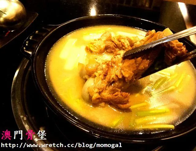 [食記]台北○哇!!!滿滿大骨熬煮精華湯都在這鍋裡-澳門骨堡
