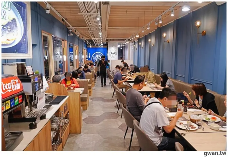 台中霸氣牛排館，排餐290元起，滿滿牛肉塊羅宋湯、UCC咖啡喝到飽！跑了兩趟才吃到~