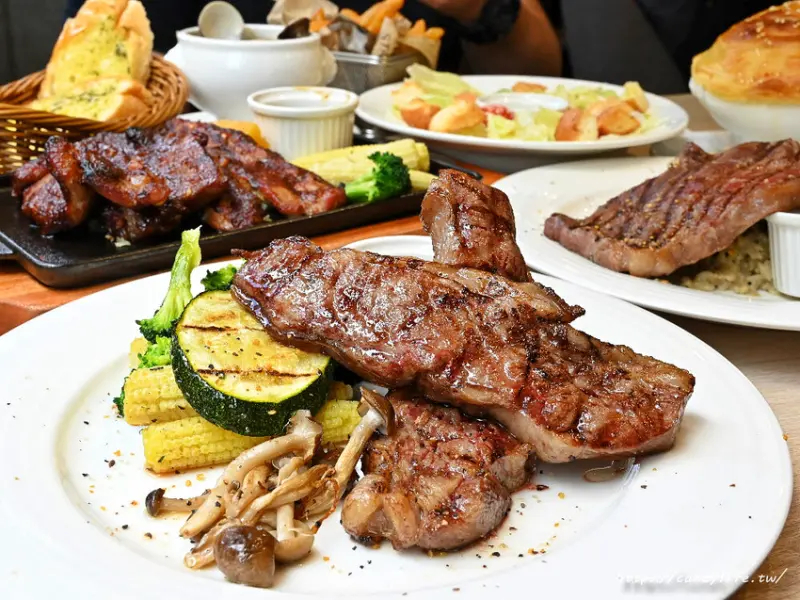 瀧厚炙燒熟成牛排│高貴不貴的冷藏熟成牛排，高CP值！還有滿滿牛肉塊的牛肉湯讓你吃到飽～