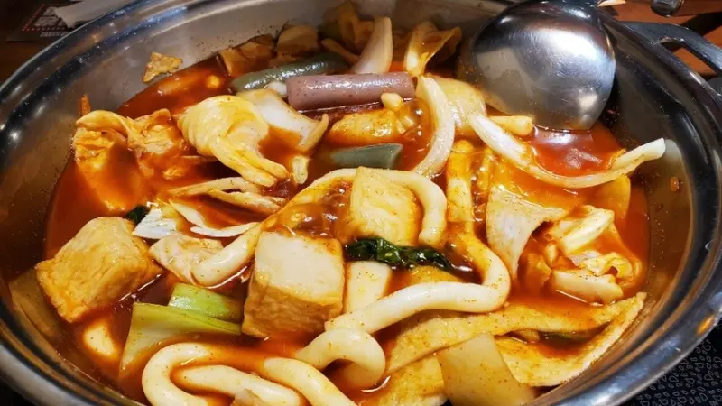 《兩餐》韓國年糕火鍋 | 辣炒年糕 | 火鍋吃到飽 | 新莊佳瑪 | 新莊美食