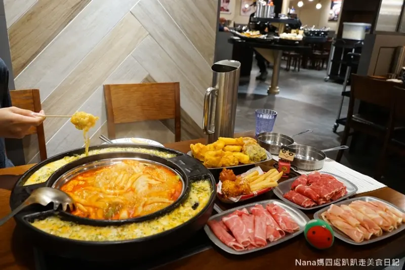 《新莊美食》兩餐韓國年糕火鍋２９９吃到飽 壽星優惠振興券店家推薦(JCPark食尚廣場)