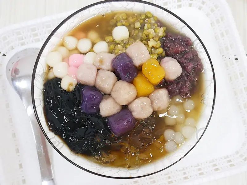 台中水湳冰品，桃園人也超推的手工甜品，竟然開到囉，每個品項的冰品都只要$50，每碗都超豐盛-星大王甜品