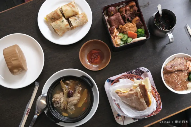 太陽蛋早餐店｜台中西區早午餐｜早餐多樣選擇！一早也能吃到焢肉飯、麻油雞、鮮肉飯！