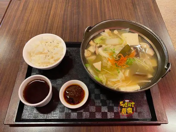 桃園龜山素蔬食》喜樂蔬食創意料理菜單價位大公開！高CP值選擇多樣化的天然蔬食小館~林口長庚必吃美食小吃餐廳推薦。