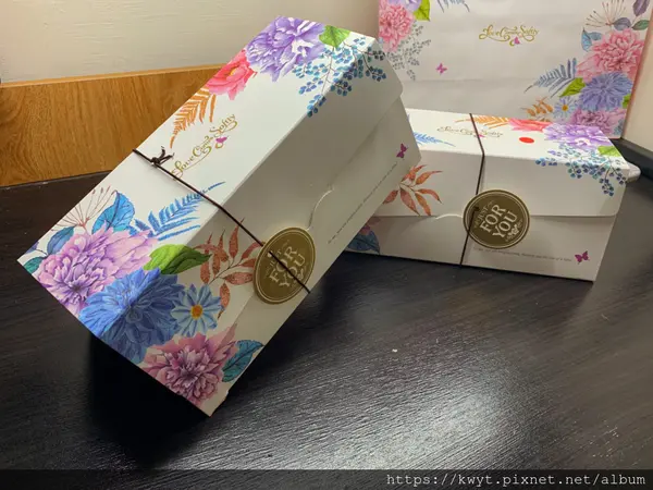 【宅配】悅樂烘焙。經典原味生乳捲&伯爵紅茶生乳捲，由藍帶甜點師精心製作，那綿密的口感，伯爵紅茶&牛奶的香氣，讓人吃了還想再吃RRRR