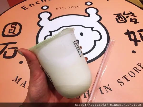 高雄飲料推薦【圓石酸奶】清爽健康的優格搭配不同配料的創意手搖飲，不同的配料組合有不同的口感層次~