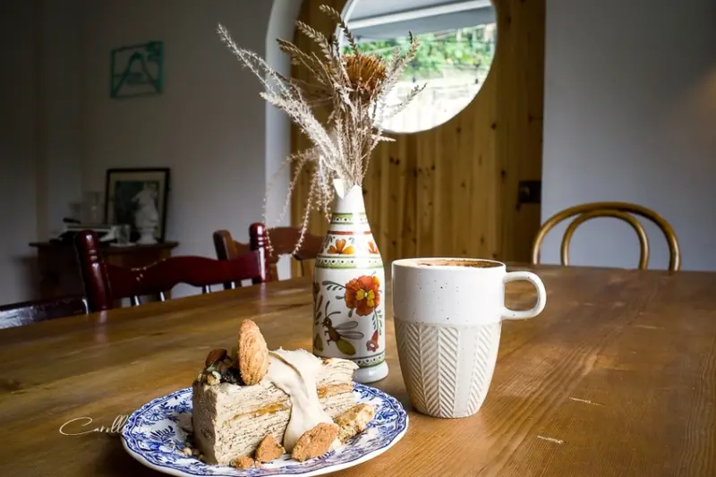 《呼嚕小酒館》浪漫庭院戶外座餐酒館 - 卡琳。摸魚兒趣