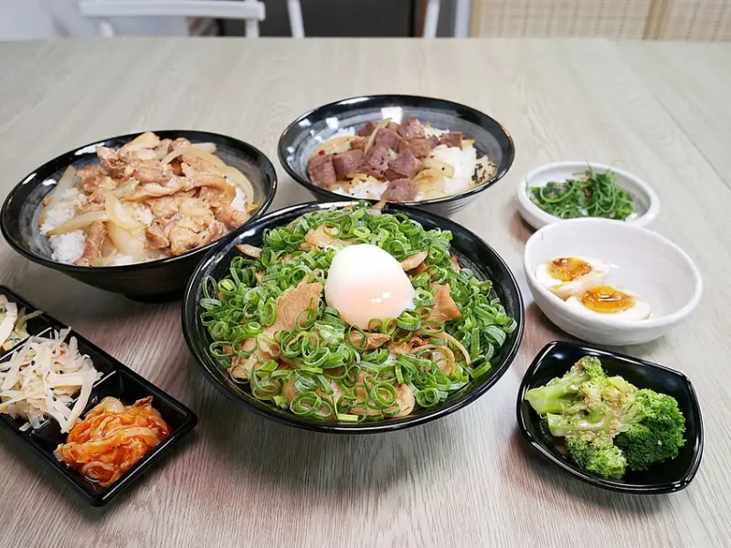 汐止丼飯推薦，多款飯食、小火鍋，還有免費漬薑、飲料可以取用-宓廚創意廚房