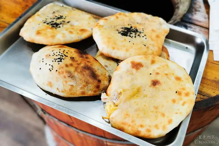 【櫻之軒縉雲燒餅】浙江著名小吃，直火燒烤老麵飄香的縉雲燒餅，餅皮有Q勁道十足｜宜蘭美食小吃推薦