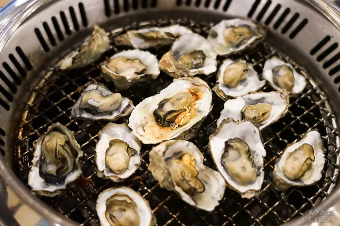 文末抽獎【愛知味-無煙自助燒烤】火烤生蠔(牡犡)吃到飽，熟食自助吧，海鮮、燒肉、火鍋無限吃到飽，價位合理、保證回本，用餐空間寬敞舒適｜宜蘭美食餐廳推薦