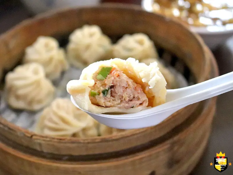 台南小籠包／純手工製作現擀現包／沒有店名飄香20多年／每日限量賣完提早收／嚴選新鮮食材當天備料／在地人從小吃到大