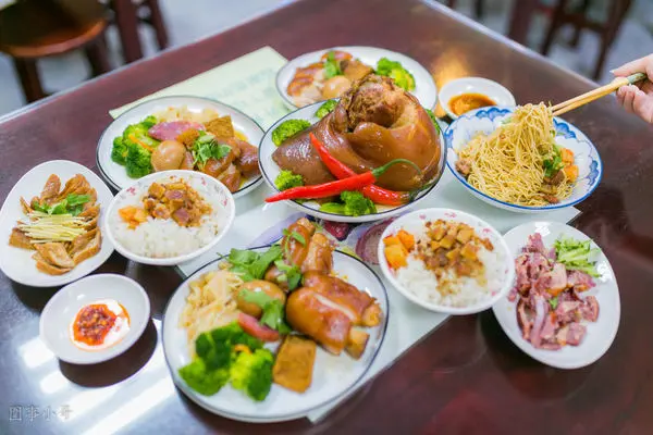 宜蘭豬腳專賣店,知足豬腳搬家囉!天廚老師教你吃豬腳,閏四月豬腳禮盒首選（2021年2月已搬至羅東純精路二段265號