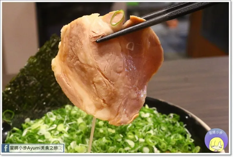 [高雄拉麵推薦]臥龍拉麵－豚骨拉麵專門店/熊本黑蒜拉麵/蔥拉麵/炸物多種選擇/打卡送精緻小點/純正豚骨熬製湯頭