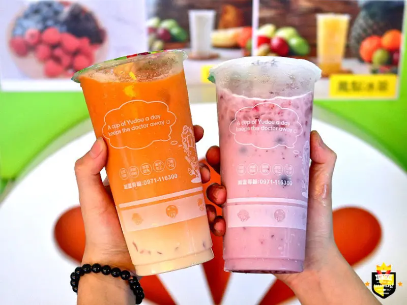 台南茶飲店／新鮮水果現榨天然無負擔／嚴選台灣在地小農水果／手工熬煮二砂糖水不用果糖／減糖製作更健康／美國愛惠普淨水設備