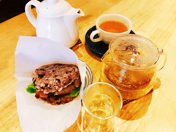 ||吃。花蓮|| 秀麗咖啡Le Radici 好吃肉桂卷下午茶