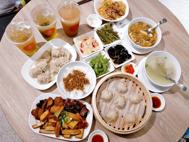 北屯小吃｜薈麵點～王品集團最平價文青古早味餐廳，銅板價家常小吃，水餃、湯包、肉燥飯、滷味通通有！ - 晴天散步