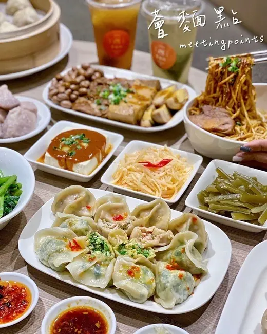 【台中食記】王品最新平價品牌『薈麵點』銅板價50元有找，多種滷味小菜麵食傳統小吃，剝皮辣椒水餃招牌人氣！ - 黛咪食旅。三食而麗。