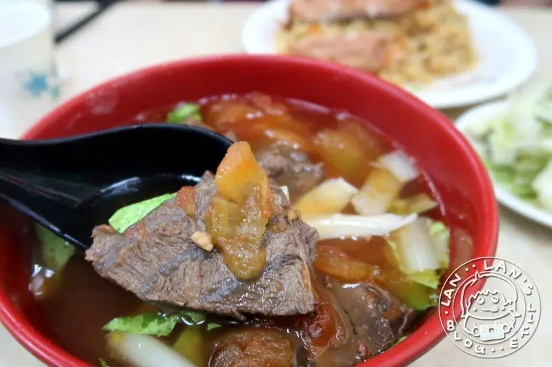 四平街美食 【四平街番茄牛肉麵】－四平商圈必吃刀削麵老店 - 嵐嵐的饗樂生活誌