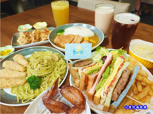 大里【fun晴輕食】寵物友善/親子餐廳#中西式早午餐晚餐手作料理/推薦打拋豬酥皮蛋餅/彩虹吐司/平價義大利麵/日式炸豬排咖哩飯(食記/停車場資訊/完整菜單)