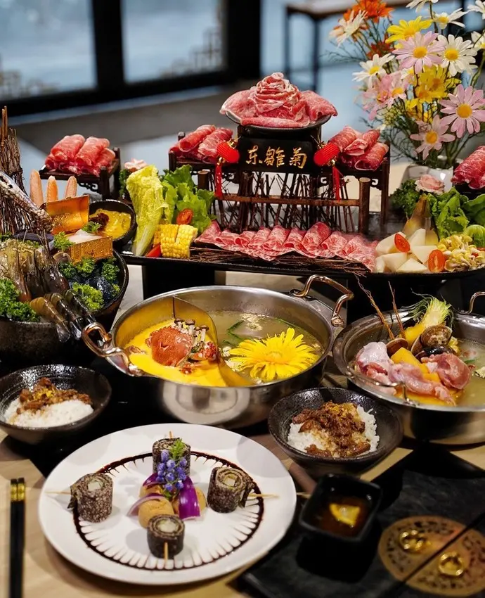 台北公館商圈創意火鍋『東雛菊風味鍋物』，推薦「耐寒唯有東雛菊、正是蟹黃蔥綠時」兩款特色風味湯頭！(內有菜單)- 阿華田的美食日記