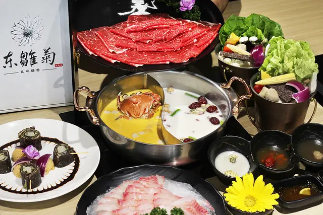 台北美食｜東雛菊風味鍋物-主打多種特色風味湯頭，蟹黃湯底超吸睛