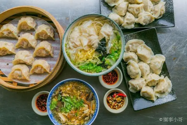 369小館,南亞技術學院旁低調營業沒招牌,但是卻隱藏著超級美味的蒸餃跟水餃喔!!!