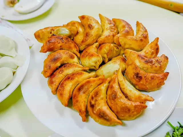 【台北捷運美食】【中山國小站美食】常青餃子館