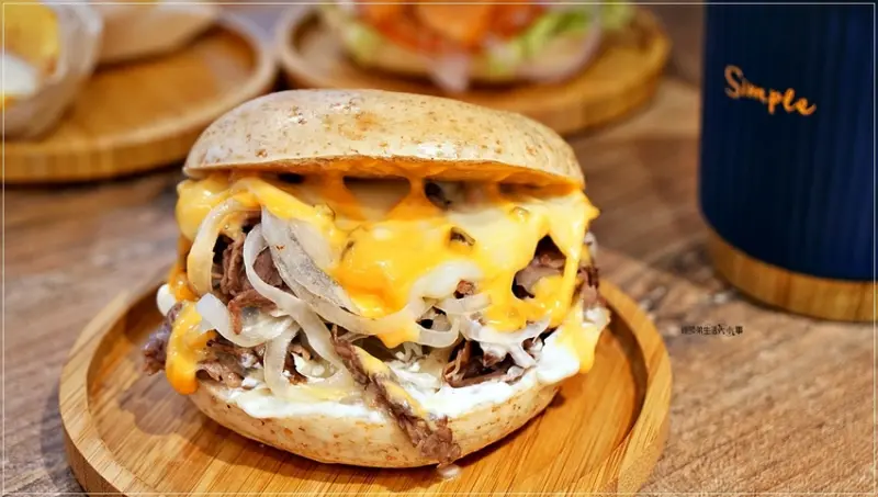 【松菸早午餐/市政府】飽貝 bobagel-貝果Cafe，人氣NO.1超爆漿費城起司牛肉必點，鹹甜冷熱貝果通通都吃的到，當早午餐或是下午茶甜點都OK