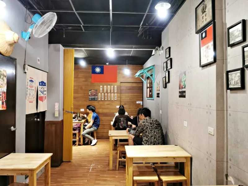 三重美食：蔣老爹麵食牛肉麵選擇多，還能選牛五花，店內滷味也很好吃-捷運菜寮站 @吳大妮。Annie