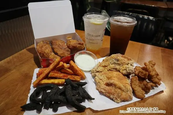 台中炸雞【繼光香香雞】台中新時代店，迷人的香酥脆，道地的台灣味，新品"川麻雞排"吮指美味新上市！