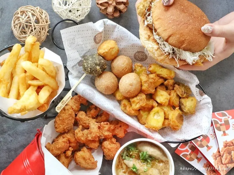 繼光香香雞│逛百貨必吃美食，現點現炸，情侶約會配電影首選，還有好康滿兩百再送一百活動！