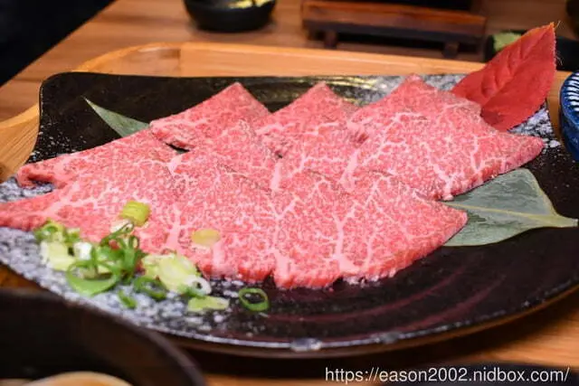 板橋美食推薦。阿彤北和牛海鮮燒肉板橋江子翠店。享受頂級和牛在烤盤上滋滋作響的美味