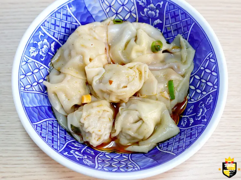 台南紅油抄手／從工作室賣到開店面／連日本人都愛吃／季節限定隱藏版口味／隱身巷弄沒有在地人帶路很難找得到／老饕私藏口袋名單／價格親民物超所值